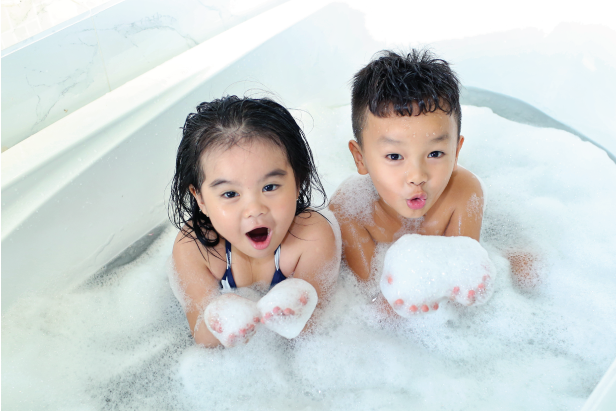 5 ĐIỀU CẦN GHI NHỚ KHI TẮM NƯỚC NÓNG TRONG MÙA HÈ